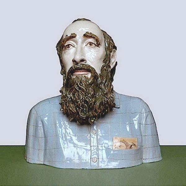 Rosi Steinbach: Dr. Schlatter, 2013, Keramik, glasiert, bemalt, 47 x 44 x 26 cm Rosi Steinbach: Dr. Schlatter, 2013, Keramik, glasiert, bemalt, 47 x 44 x 26 cm